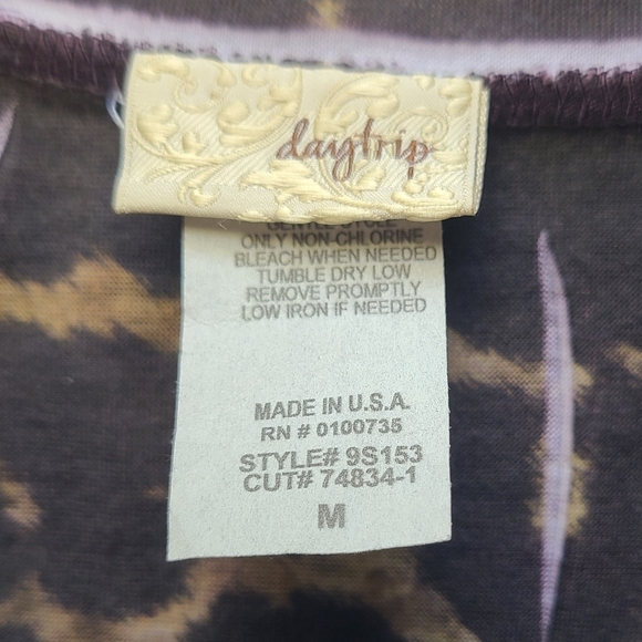 Daytrip by Buckle Leopard Print Tee Medium | Animal Print Glam Rock Chain Detail - Picture 4 of 8